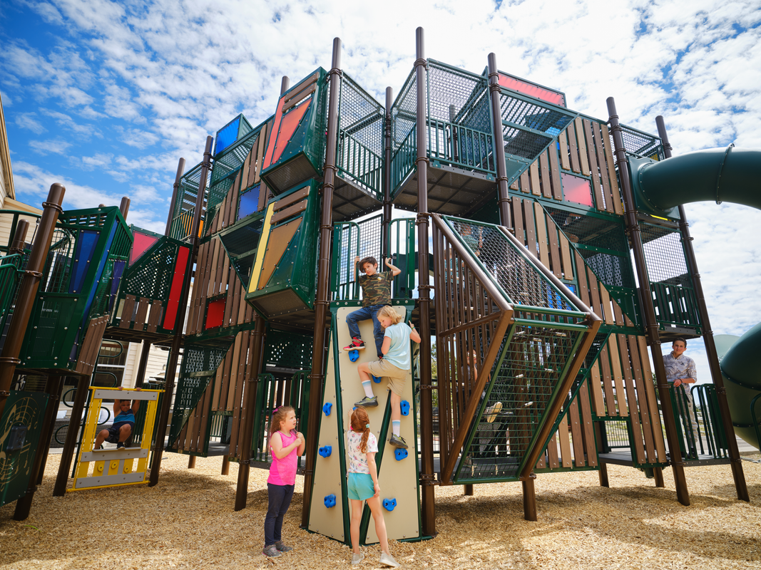 LT - playground climber